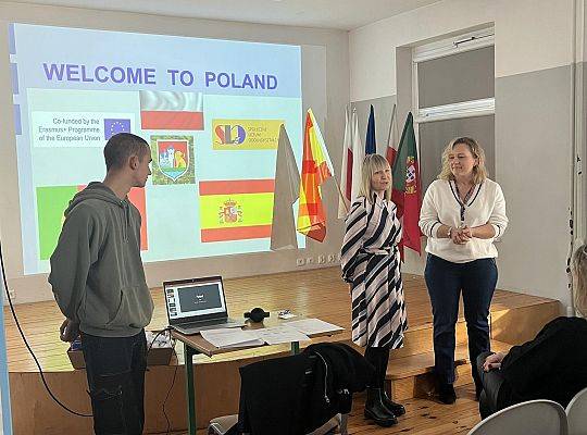 Projekt Erasmus+ z Portugalią oraz polsko - hiszpańska wymiana młodzieży.
