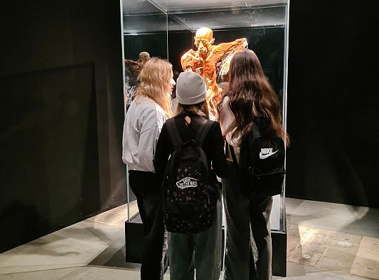 Wycieczka na wystawę Body Worlds