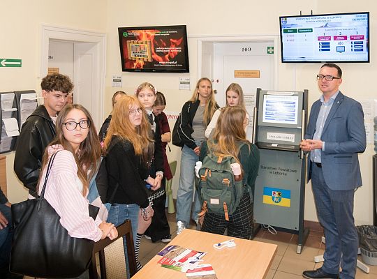 „Młodzi Ambasadorzy Edukacji Obywatelskiej” z wizytą w Starostwie Powiatowym w Lęborku.