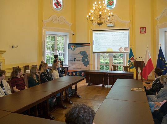 „Młodzi Ambasadorzy Edukacji Obywatelskiej” z wizytą w Starostwie Powiatowym w Lęborku.