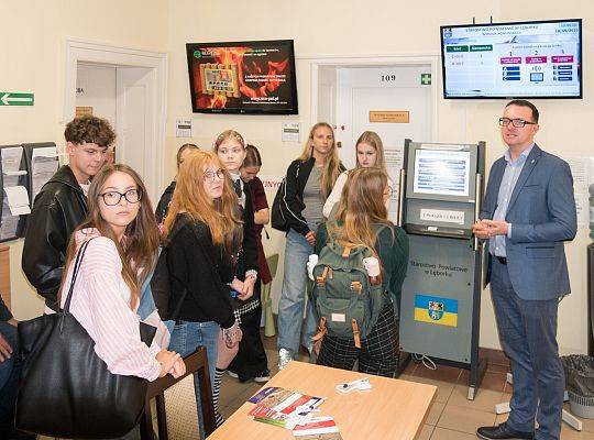 „Młodzi Ambasadorzy Edukacji Obywatelskiej” z wizytą w Starostwie Powiatowym w Lęborku.