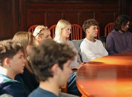 „Młodzi Ambasadorzy Edukacji Obywatelskiej” z wizytą w Starostwie Powiatowym w Lęborku.