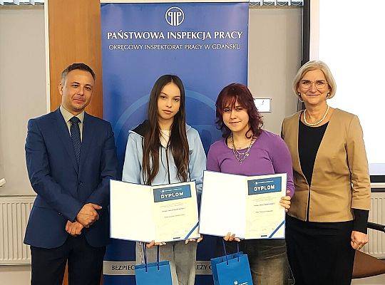 Udział uczennic w XIII konkursie „ Poznaj swoje prawa w pracy”