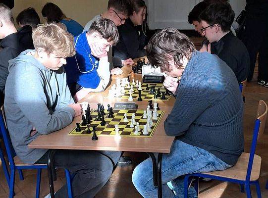 Szachowa rywalizacja w Licealiadzie – II. miejsce naszych reprezentantów!