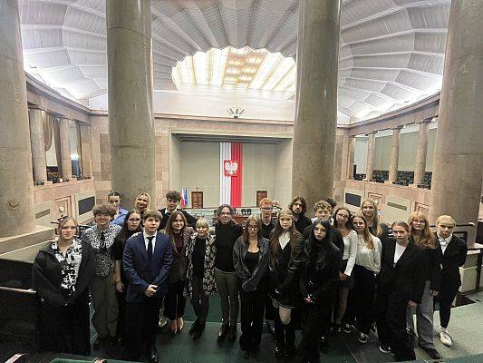 MŁODZI AMBASADORZY EDUKACJI OBYWATELSKIEJ Z WIZYTĄ W SEJMIE.